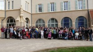 Photo de groupe de notre rencontre des familles atteintes d'arthrogrypose en 2015